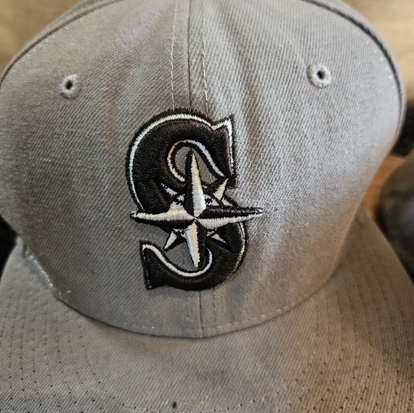 🧢 HOT!! Seattle Mariners Hat Duo: Stylish Fan Essentials - Picture 3 of 10